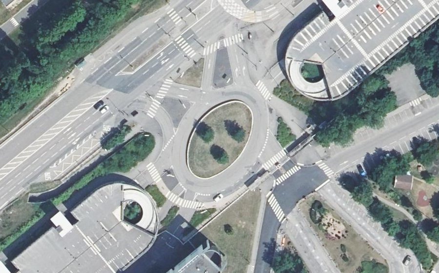 Vue aérienne du Rond-point anonyme n°200363363