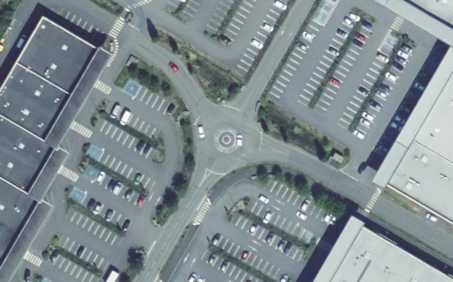 Vue aérienne du Rond-point anonyme n°200396912