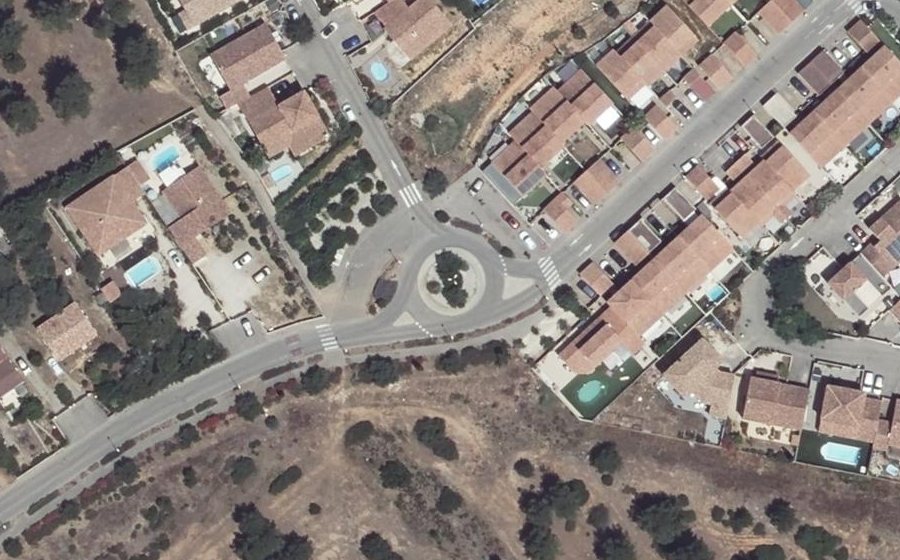 Vue aérienne du Rond-point anonyme n°200451694