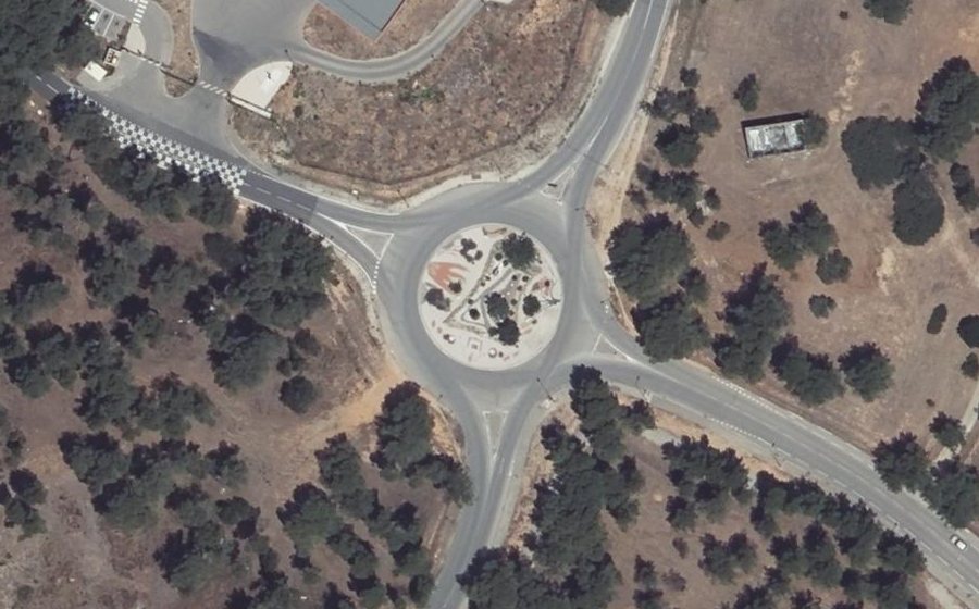Vue aérienne du Rond-point anonyme n°200451695