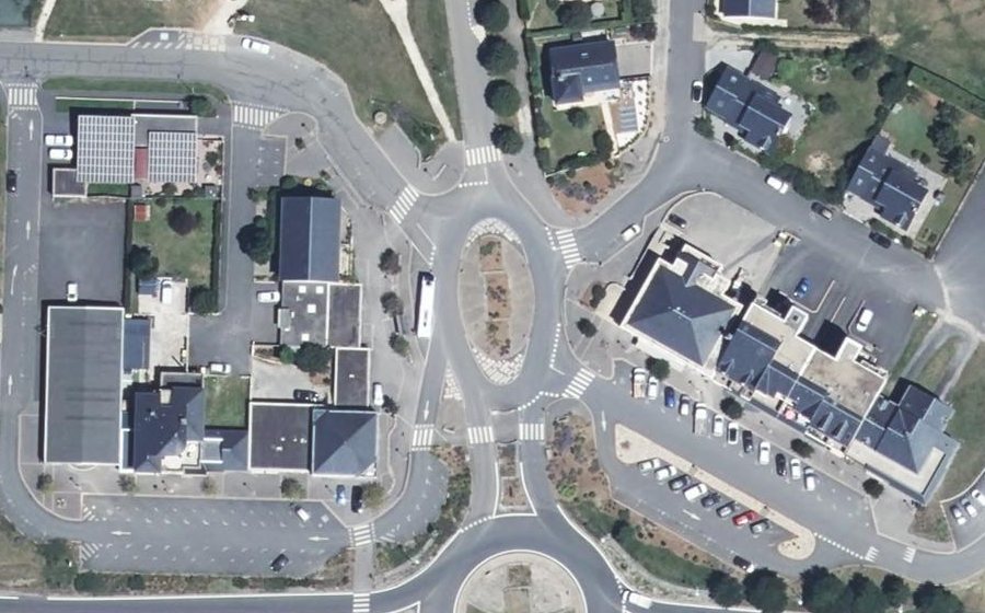 Vue aérienne du Rond-point anonyme n°200486266