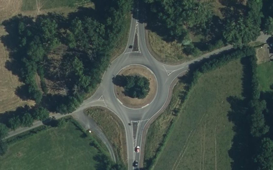 Vue aérienne du Rond-point anonyme n°200489068
