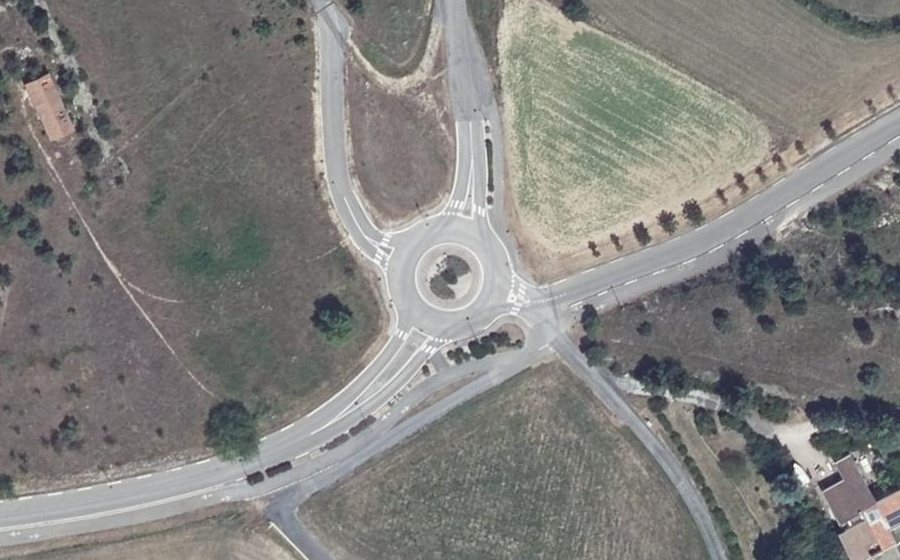 Vue aérienne du Rond-point anonyme n°200495769