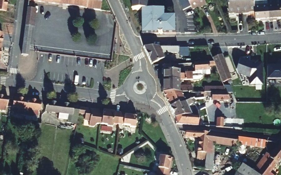 Vue aérienne du Rond-point anonyme n°200554846