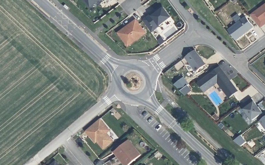 Vue aérienne du Rond-point anonyme n°200635882