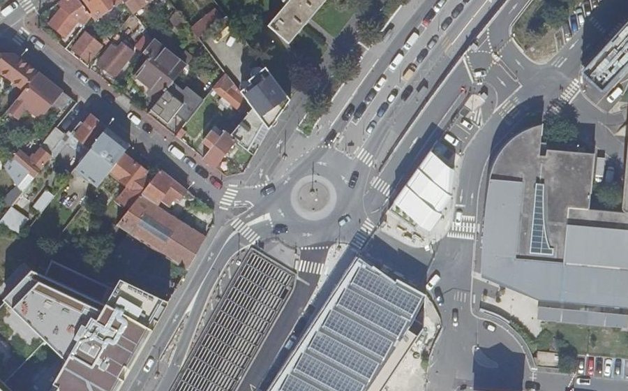 Vue aérienne du Rond-point anonyme n°200687296