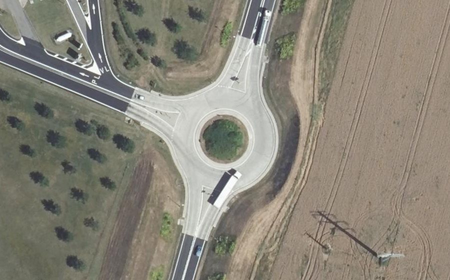 Vue aérienne du Rond-point anonyme n°200738128