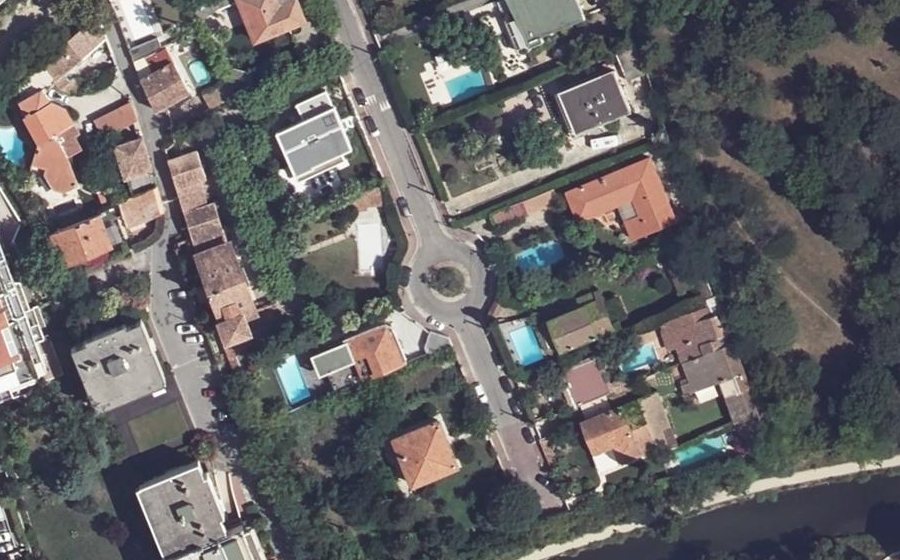 Vue aérienne du Rond-point anonyme n°200752897