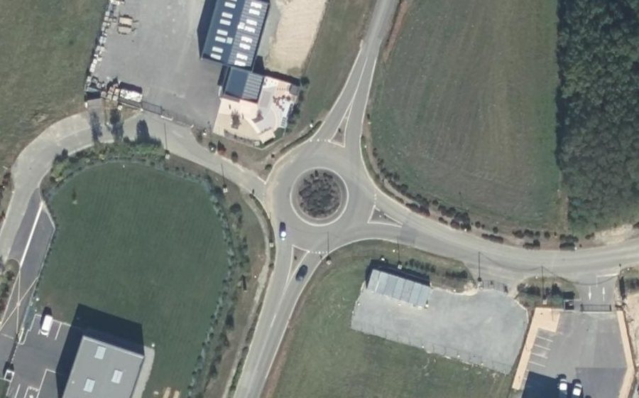 Vue aérienne du Rond-point anonyme n°200756382