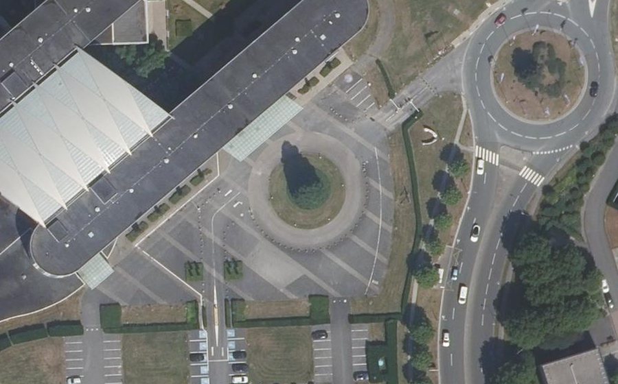 Vue aérienne du Rond-point anonyme n°200808172