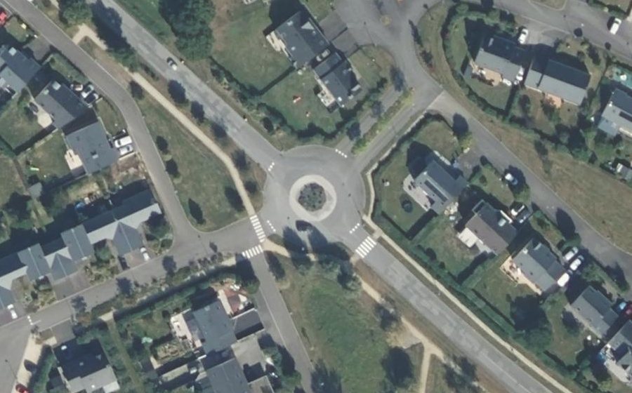 Vue aérienne du Rond-point anonyme n°200828211