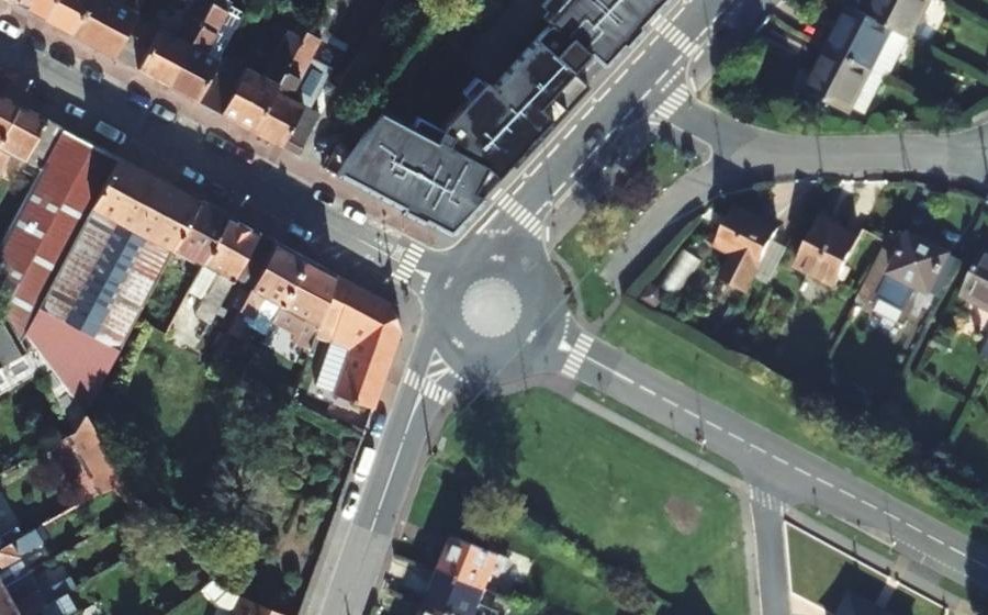 Vue aérienne du Rond-point anonyme n°200882929