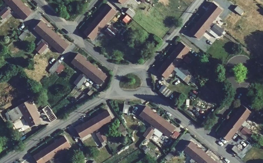Vue aérienne du Rond-point anonyme n°200940877
