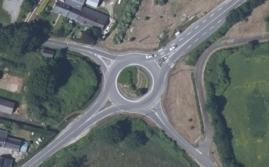 Vue aérienne du Rond-point anonyme n°200962077