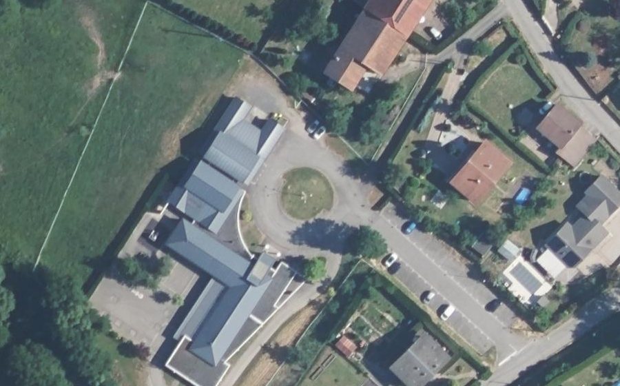 Vue aérienne du Rond-point anonyme n°201077181