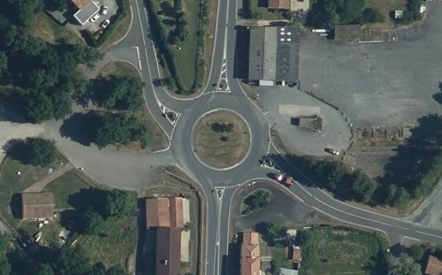 Vue aérienne du Rond-point anonyme n°201079703