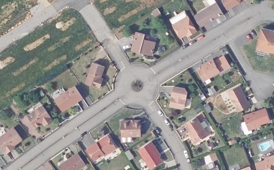 Vue aérienne du Rond-point anonyme n°201082763