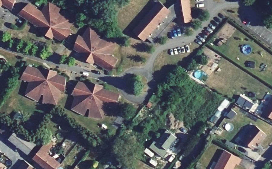 Vue aérienne du Rond-point anonyme n°201263828