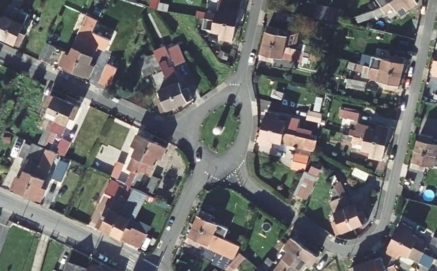 Vue aérienne du Rond-point anonyme n°201286483