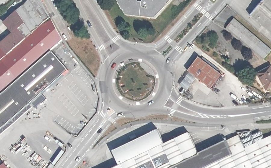 Vue aérienne du Rond-point anonyme n°20129906