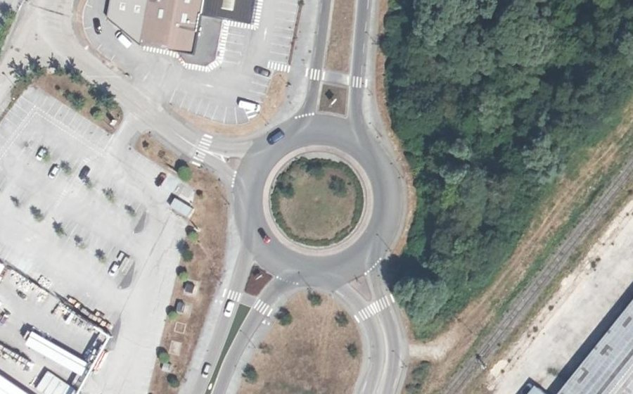 Vue aérienne du Rond-point anonyme n°20129918
