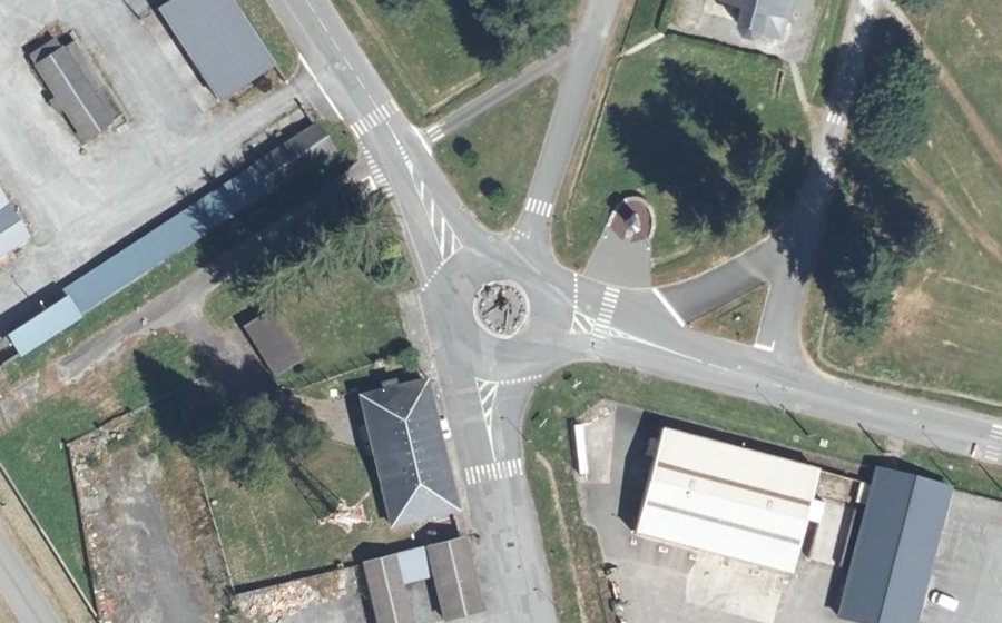 Vue aérienne du Rond-point anonyme n°201344050