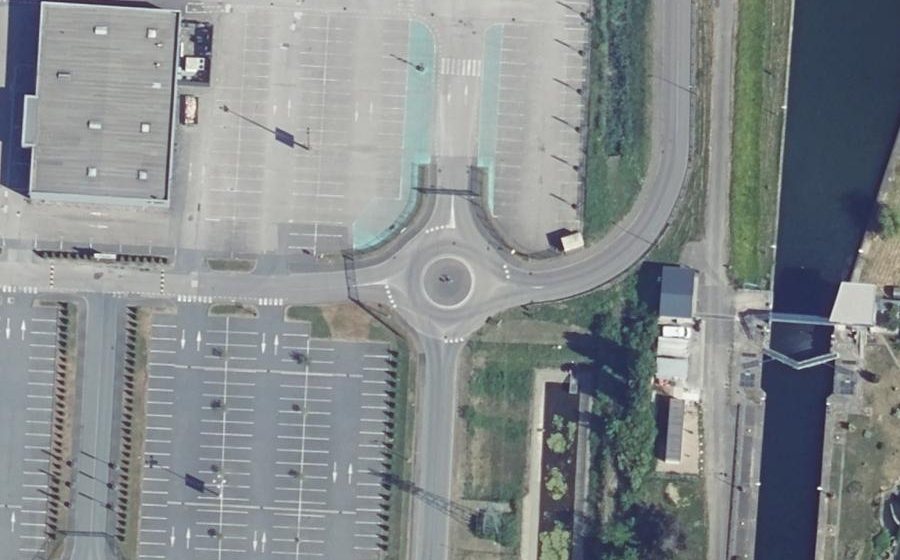 Vue aérienne du Rond-point anonyme n°201364408
