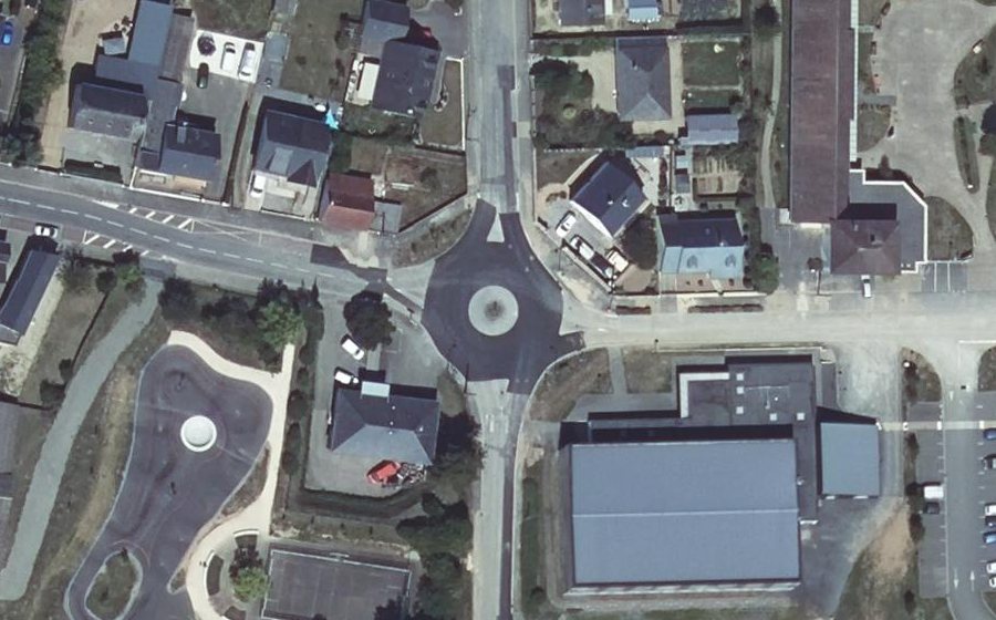 Vue aérienne du Rond-point anonyme n°201375752