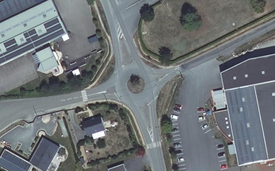 Vue aérienne du Rond-point anonyme n°201375759