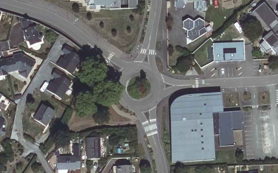 Vue aérienne du Rond-point anonyme n°201376594