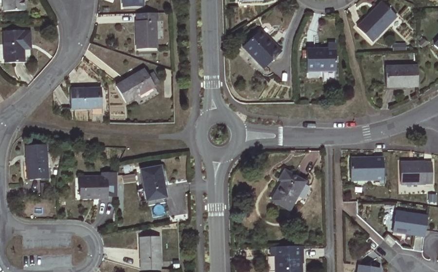 Vue aérienne du Rond-point anonyme n°201376598