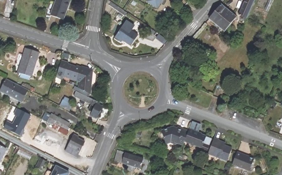 Vue aérienne du Rond-point anonyme n°201382660