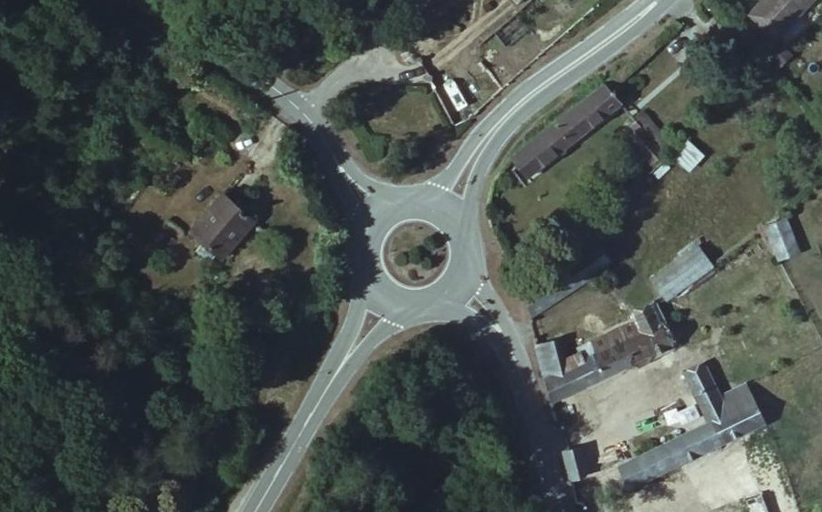 Vue aérienne du Rond-point anonyme n°201532950