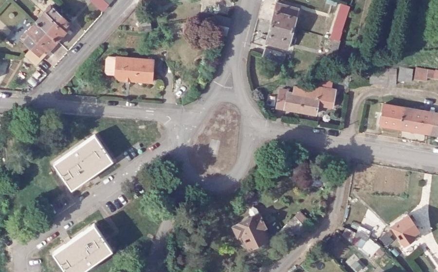 Vue aérienne du Rond-point anonyme n°201575789