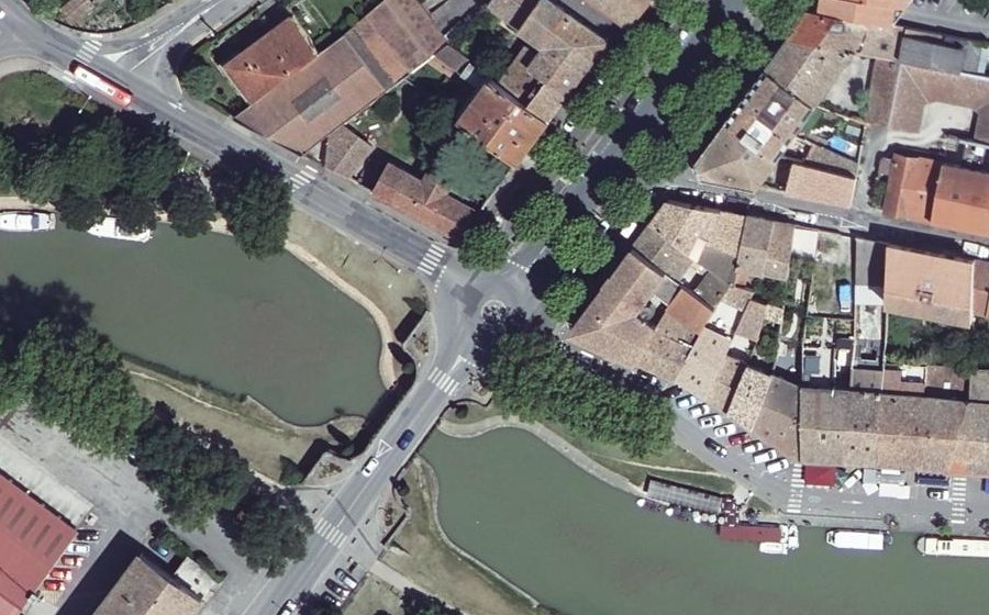 Vue aérienne du Rond-point anonyme n°201625442