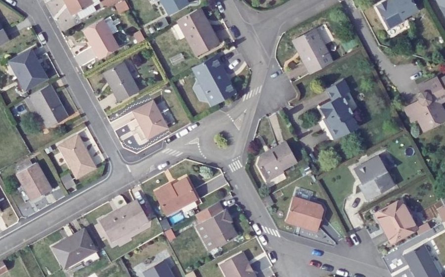 Vue aérienne du Rond-point anonyme n°201733687
