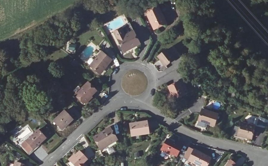 Vue aérienne du Rond-point anonyme n°201844606