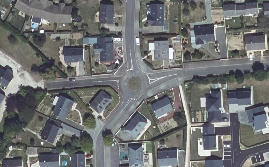 Vue aérienne du Rond-point anonyme n°201944655