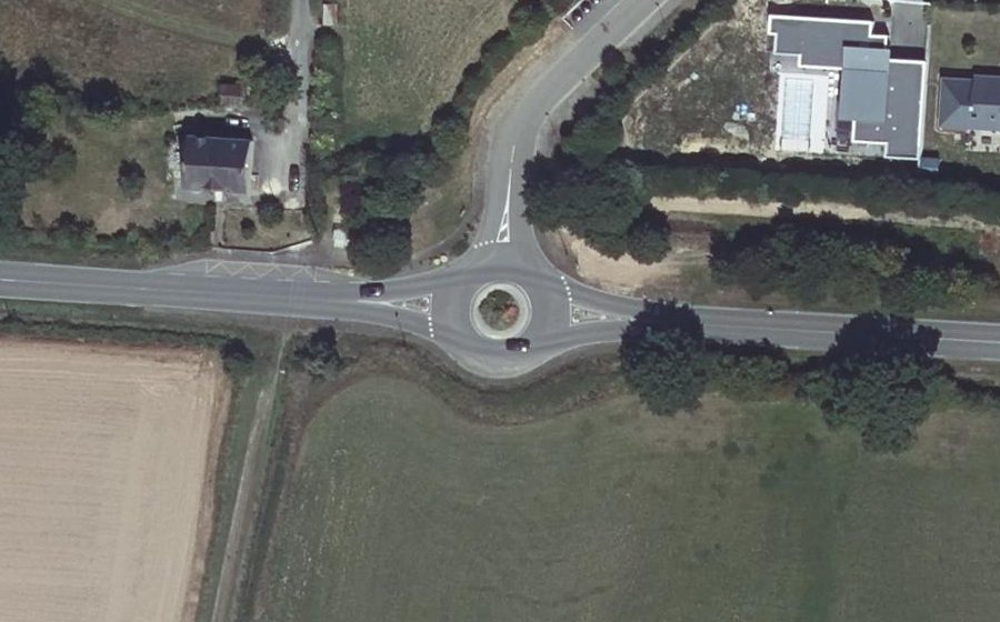 Vue aérienne du Rond-point anonyme n°201946259