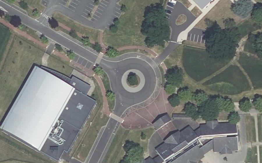 Vue aérienne du Rond-point anonyme n°202361656