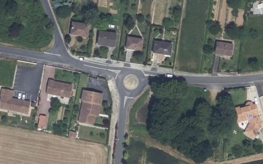 Vue aérienne du Rond-point anonyme n°202403920