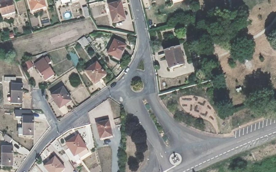 Vue aérienne du Rond-point anonyme n°202410225