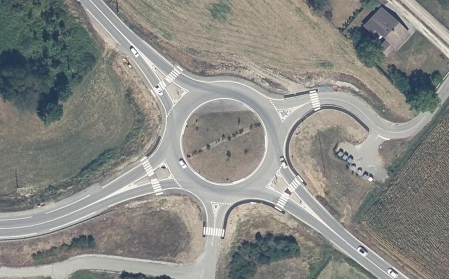 Vue aérienne du Rond-point anonyme n°202414388