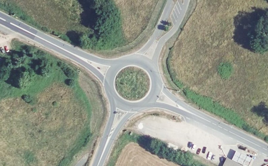 Vue aérienne du Rond-point anonyme n°202419558