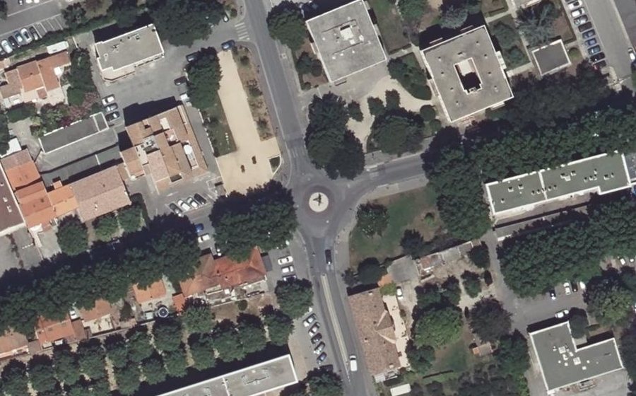 Vue aérienne du Rond-point anonyme n°202487551