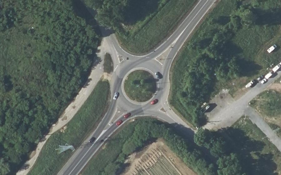 Vue aérienne du Rond-point anonyme n°202544458