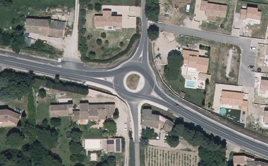 Vue aérienne du Rond-point anonyme n°202564493