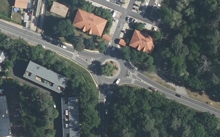 Vue aérienne du Rond-point anonyme n°202565145