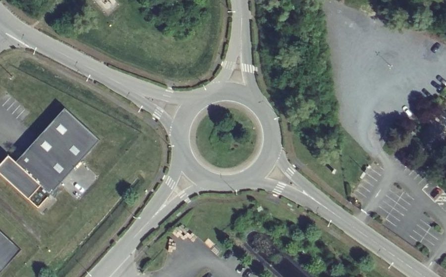 Vue aérienne du Rond-point anonyme n°202631626