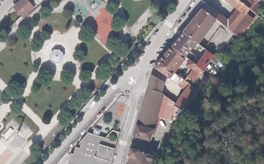 Vue aérienne du Rond-point anonyme n°202656932